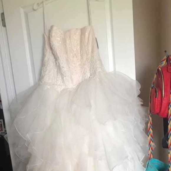 Oleg Cassini Dresses & Skirts - Oleg Cassini Wedding dress